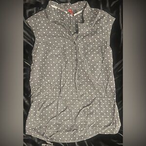 H&M Gray Sleeveless Button Down Top w Drawstring at Waistline